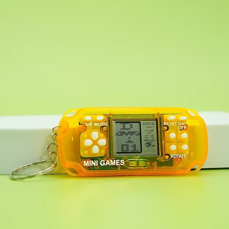 سلسلة مفاتيح على شكل وحدة تحكم - مراجعة Gaming Console Old School وسعره